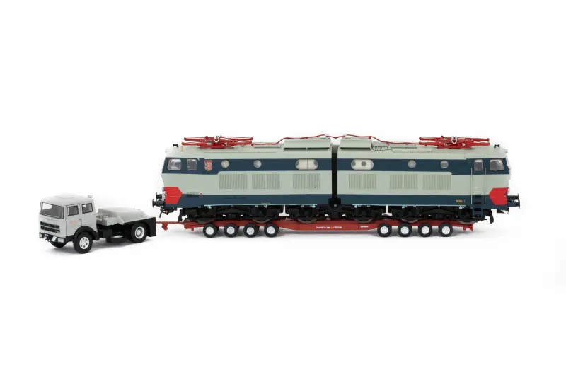 FS - E.656.001 electric locomotive "in giro per Milano!"