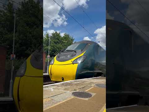 Short/Reel: Avanti West Coast Class 390 Pendolino in Summer