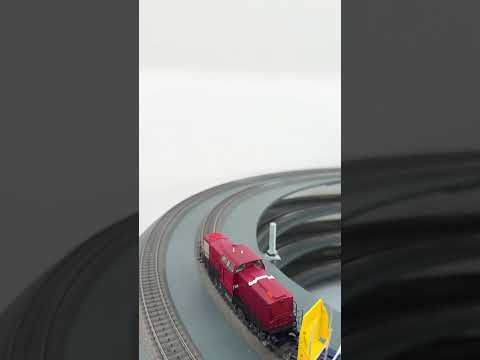Short/Reel: BRAWA V100 East in H0 Scale - Test Drive with Unprinted Production Model