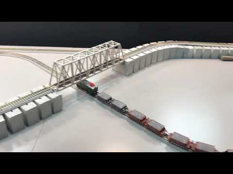 Video: LOCOMOTIVE 1000 N SCALE + 10 Hoppers