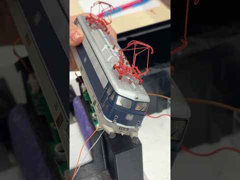 Short/Reel: So bauen wir die Baureihe E10 | #märklin Prodktion