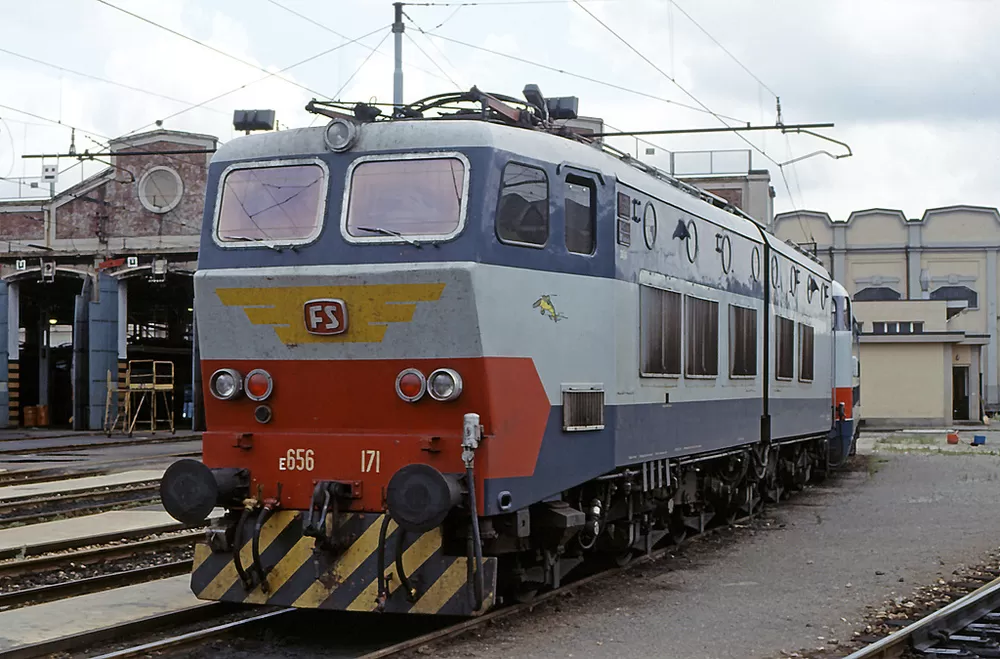 FS E 656 171 in Milano Greco depot