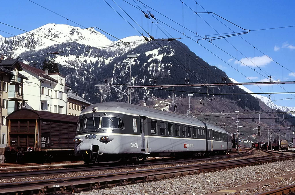 SBB CFF FFS RABe 1055 entering Airolo station