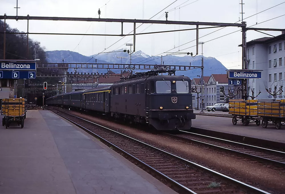 SBB Ae 6/6 11448 "Sion" arriving in Bellinzona