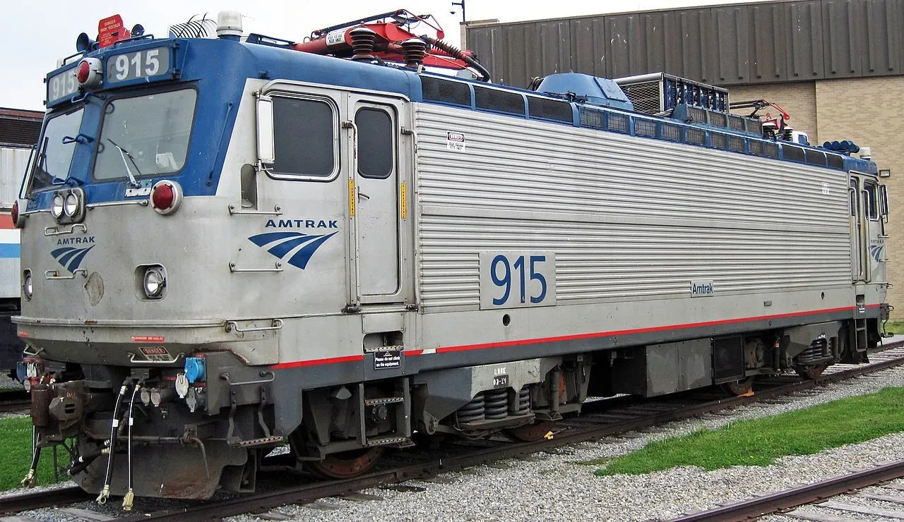 Amtrak - 915 electric locomotive (AEM-7) 1 (26824853230)