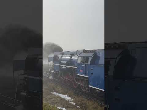 Short/Reel: Retro Train in Velka Lomnica #train #railwaycontent #trainspotting #railway