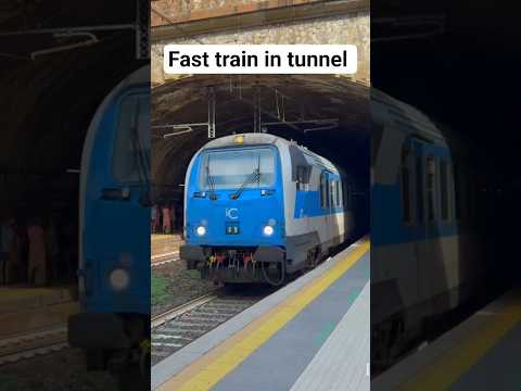 Short/Reel: Fast train in tunnel züg trem trenes #train #railway #usa #trainspotting #us #rail #uk #railroad #1k