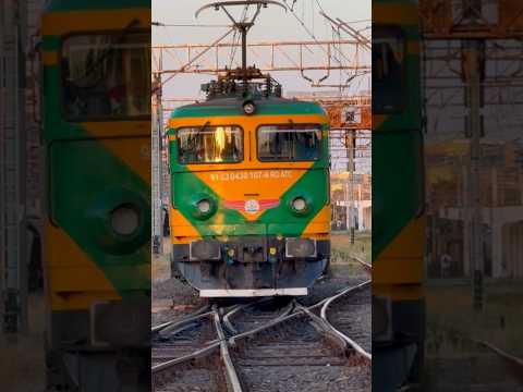 Short/Reel: CFR EC cross the lines #train #railway #trainspotting #railroad #big #locomotive #railfan #zug #trem