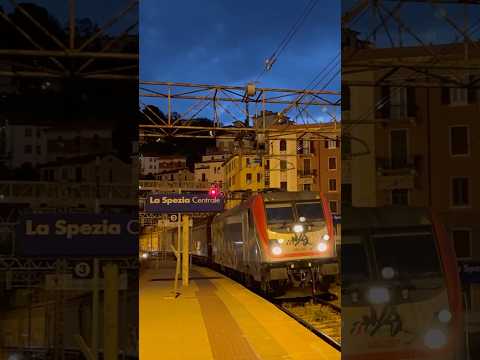Short/Reel: Freight train Trenitalia zug trenes Spezia #train #railway #trainspotting #ferrovia #trenes #zug #1k