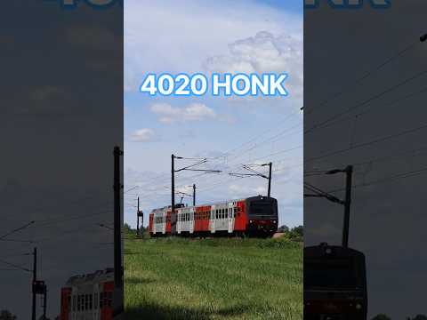 Short/Reel: 4020 with a cute honk! Thank you! #train #railwaycontent #trainspotting